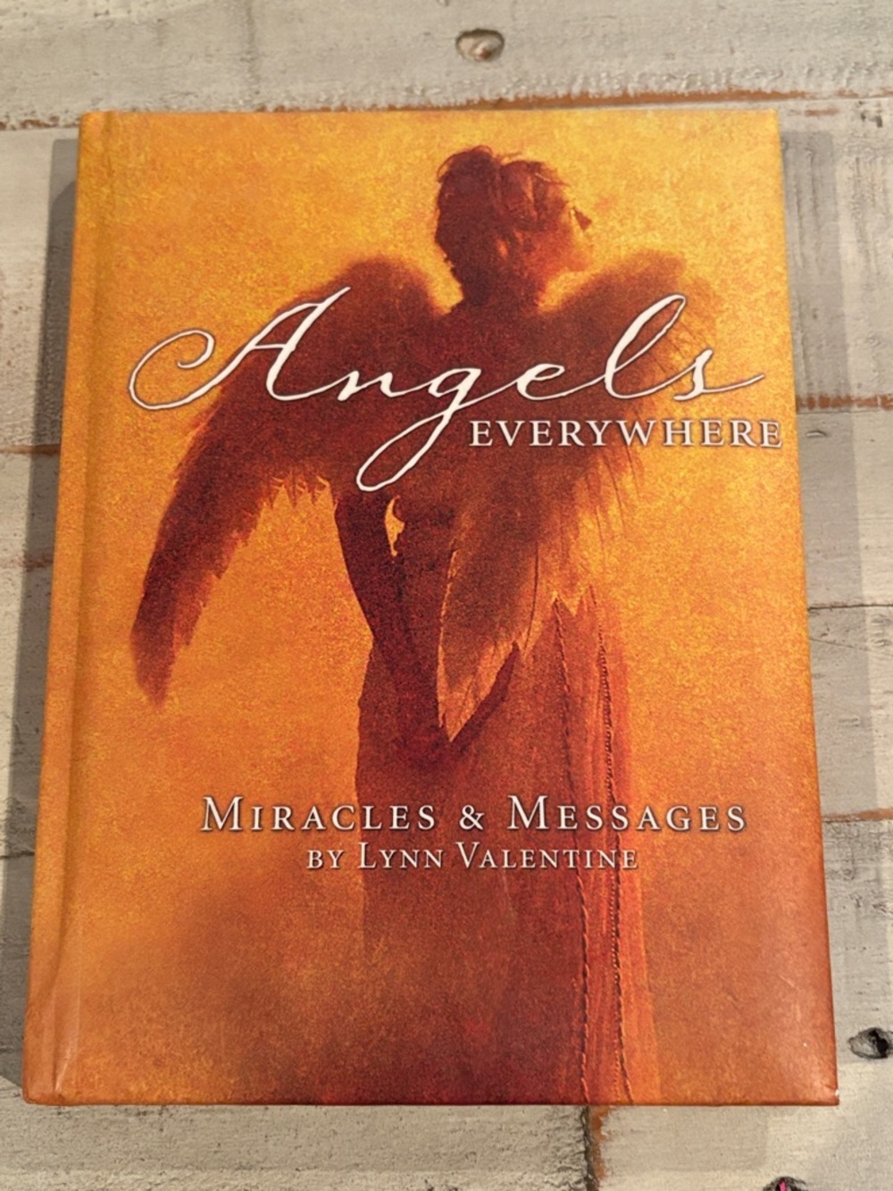 Angels Everywhere: Miracles & Messages by Lynn Valentine